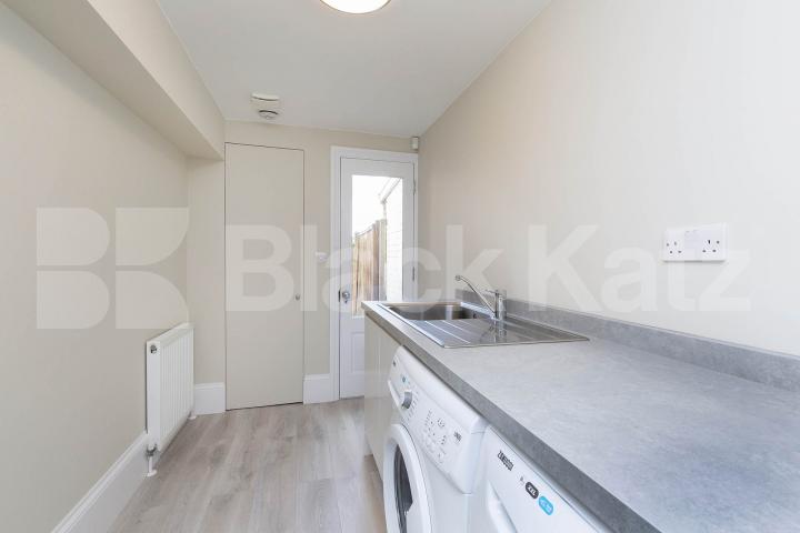 Stunning family home split over 3 floors with private garden mins to tube Harberton Road, Archway / Highgate